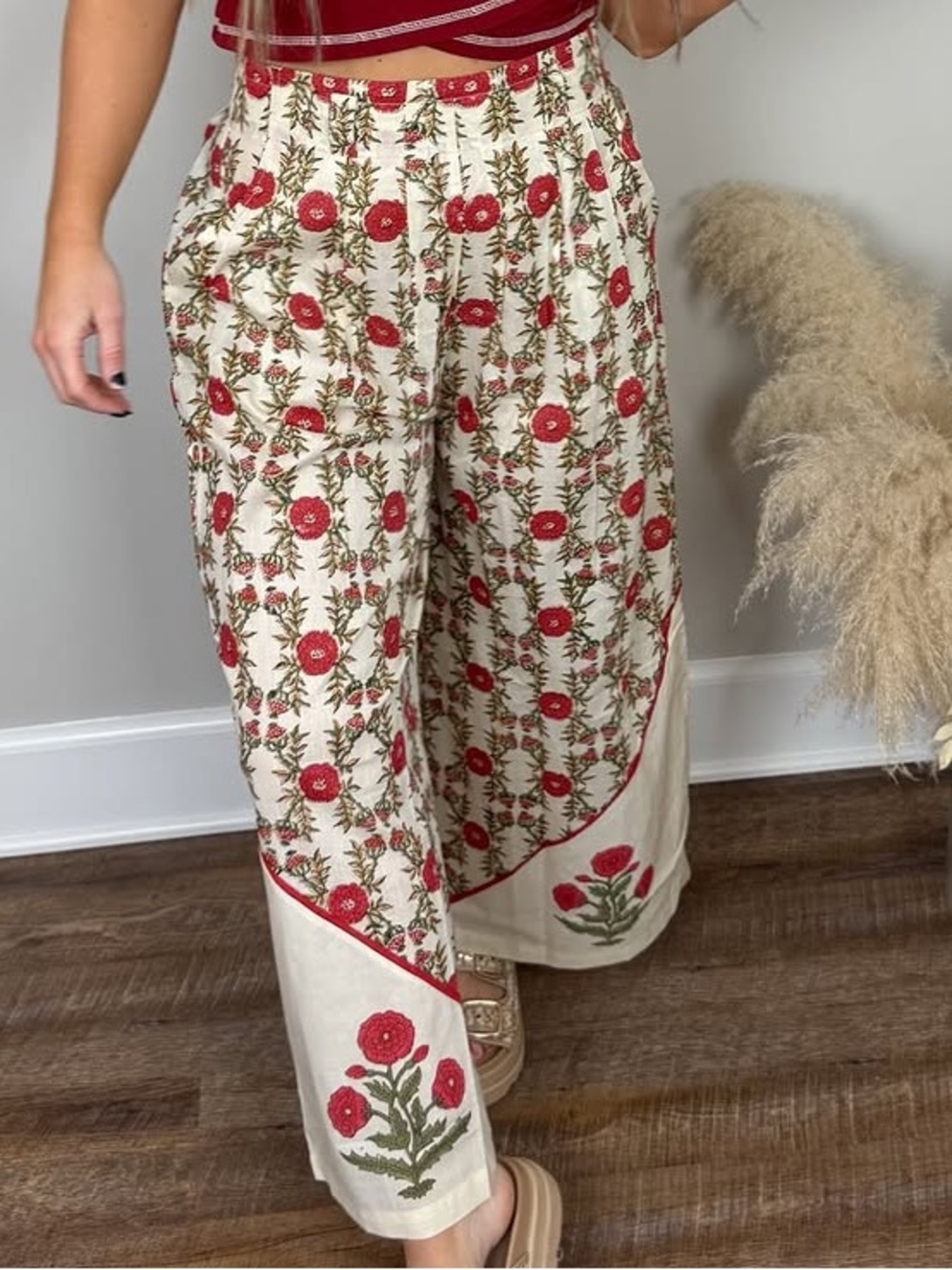 POL Cream Wide-Leg Pants with Red Floral Print